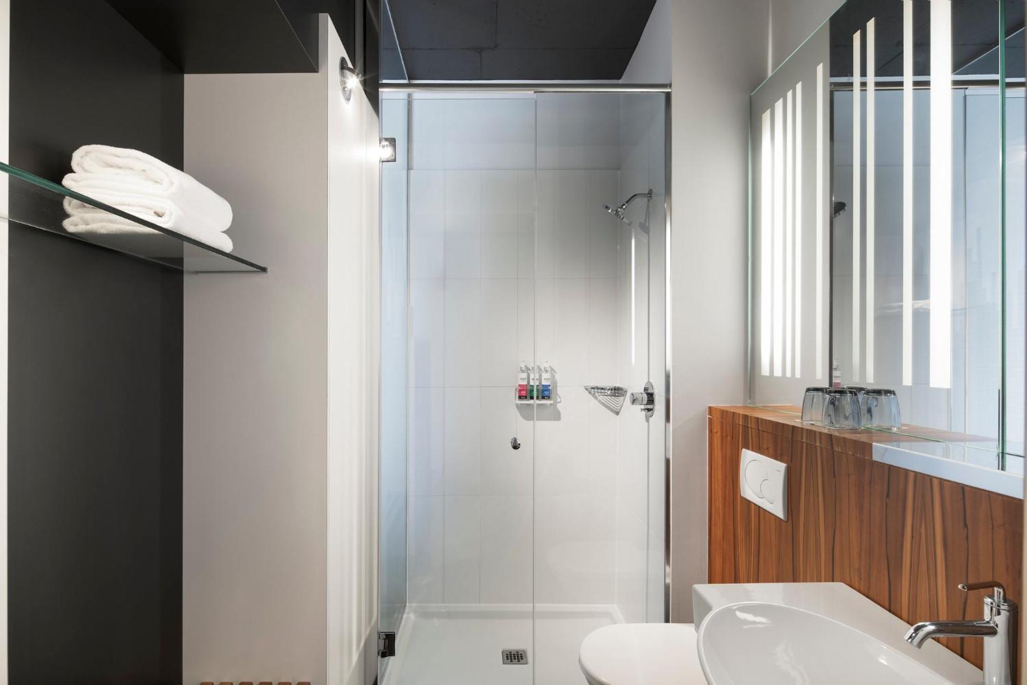 Queen Room,1742813357:JPEG